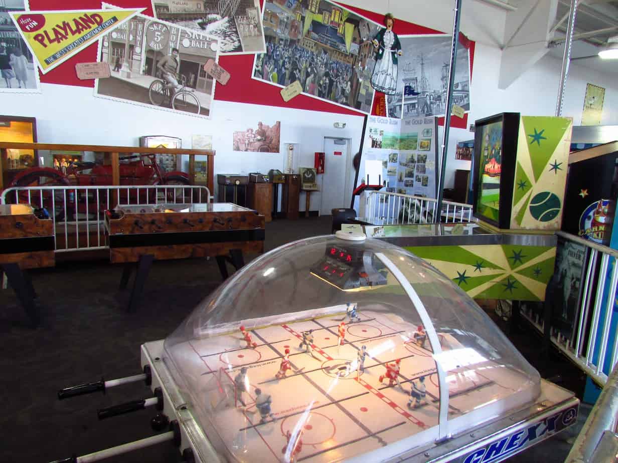 Bubble hockey table