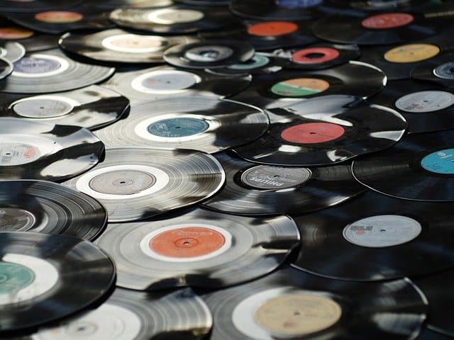 What Speeds Do Vinyl Records Come In?